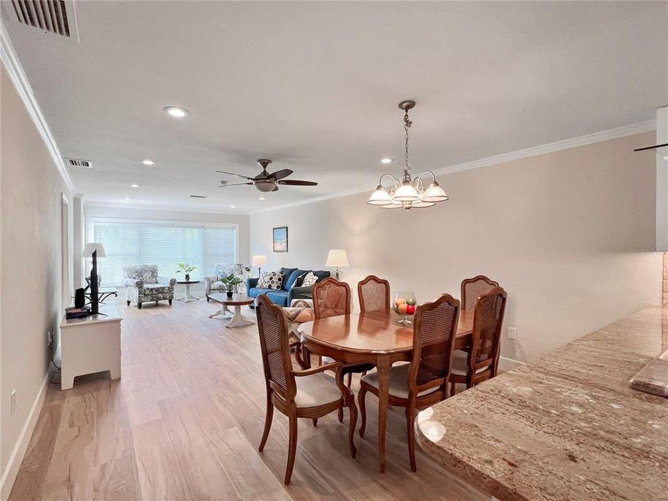 待售: $229,000 (2 贝兹, 2 浴室, 1078 平方英尺)