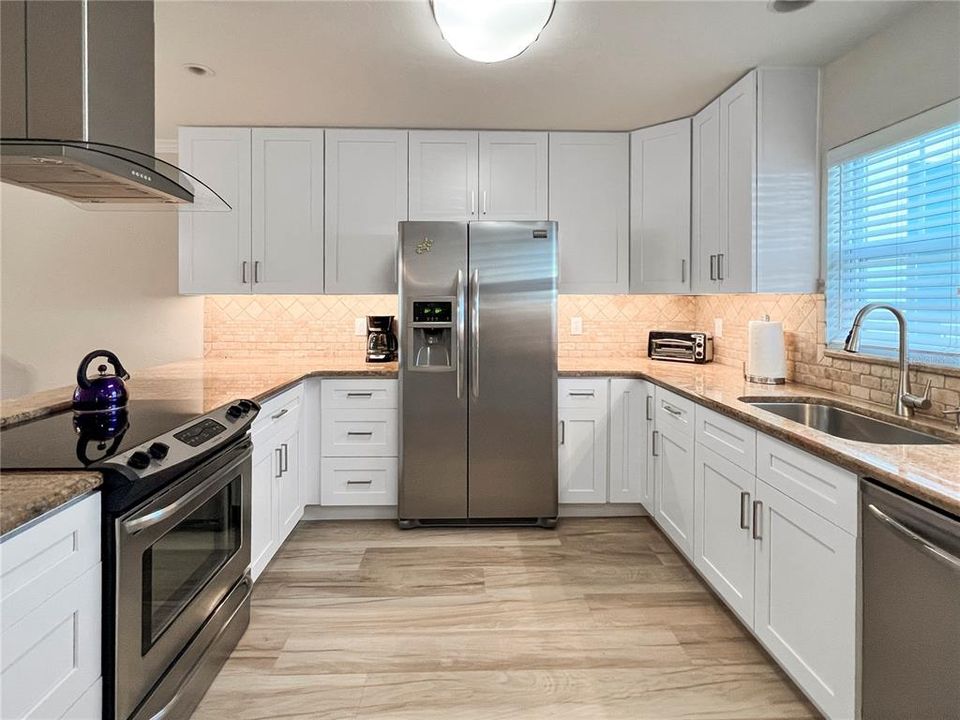 待售: $229,000 (2 贝兹, 2 浴室, 1078 平方英尺)