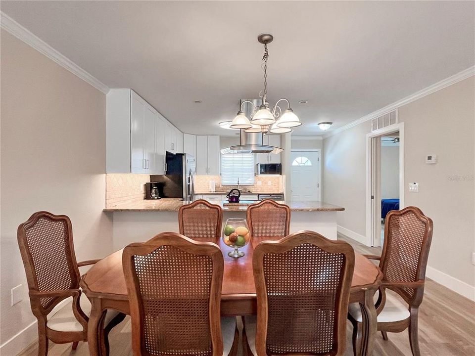 待售: $229,000 (2 贝兹, 2 浴室, 1078 平方英尺)