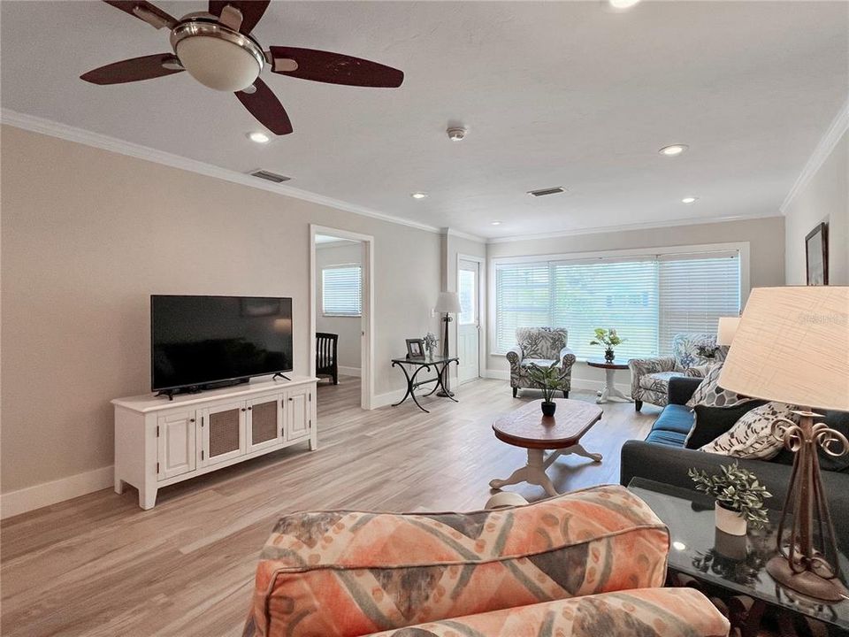 待售: $229,000 (2 贝兹, 2 浴室, 1078 平方英尺)