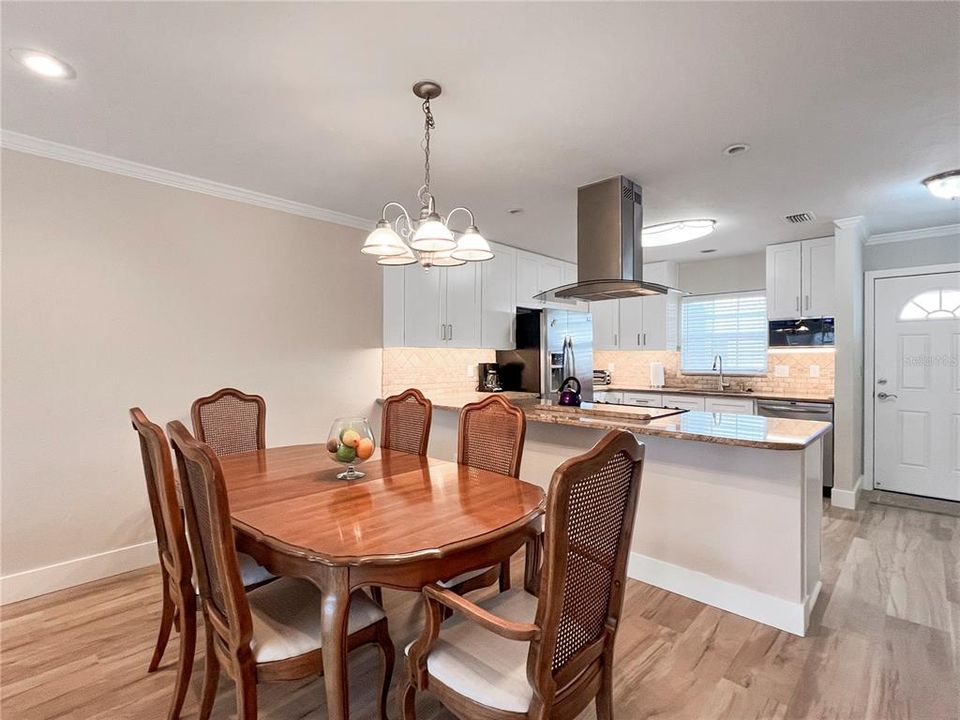 待售: $229,000 (2 贝兹, 2 浴室, 1078 平方英尺)