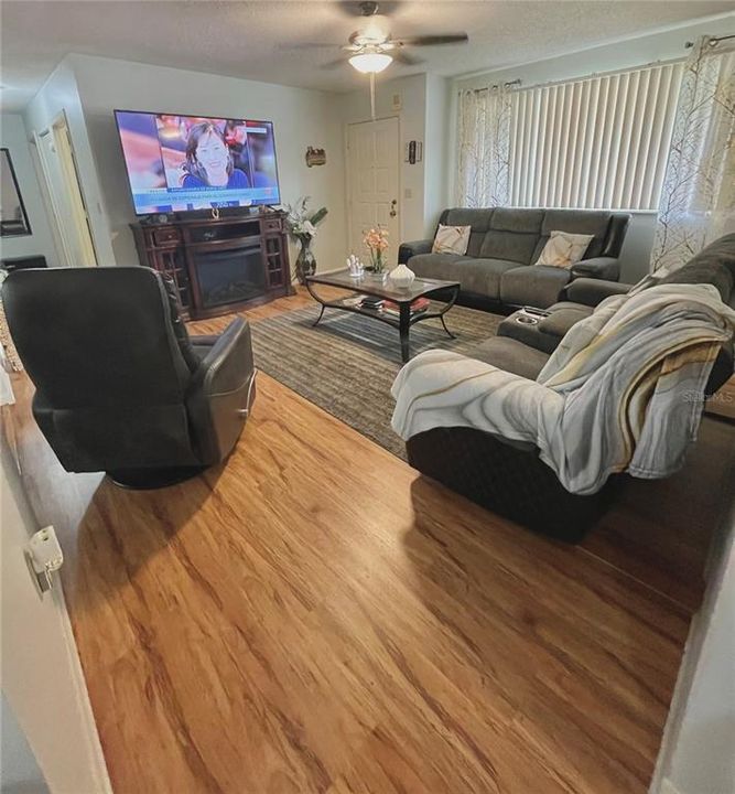 For Sale: $180,000 (2 beds, 2 baths, 1288 Square Feet)