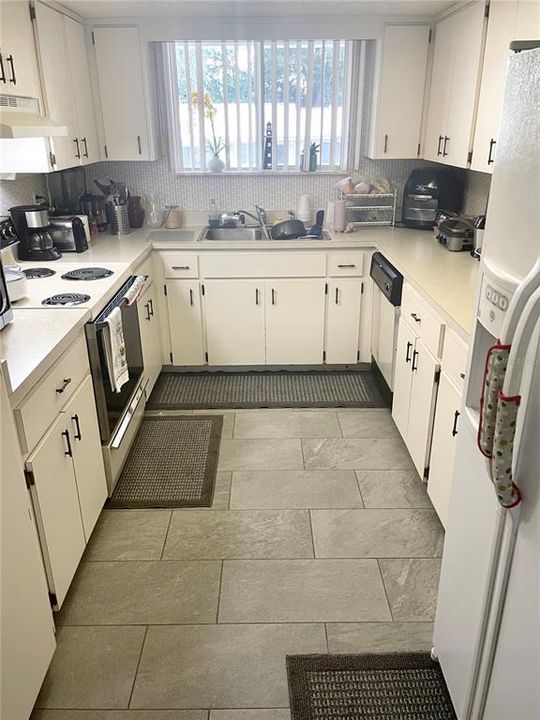 For Sale: $180,000 (2 beds, 2 baths, 1288 Square Feet)