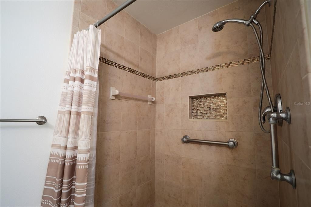 En Venta: $229,900 (2 camas, 2 baños, 1180 Pies cuadrados)