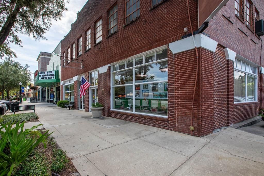 For Sale: $1,700,000 (4 beds, 3 baths, 4171 Square Feet)