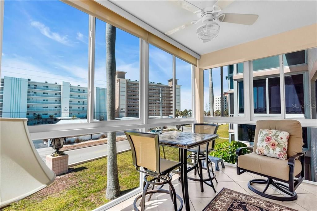 En Venta: $360,000 (2 camas, 2 baños, 927 Pies cuadrados)