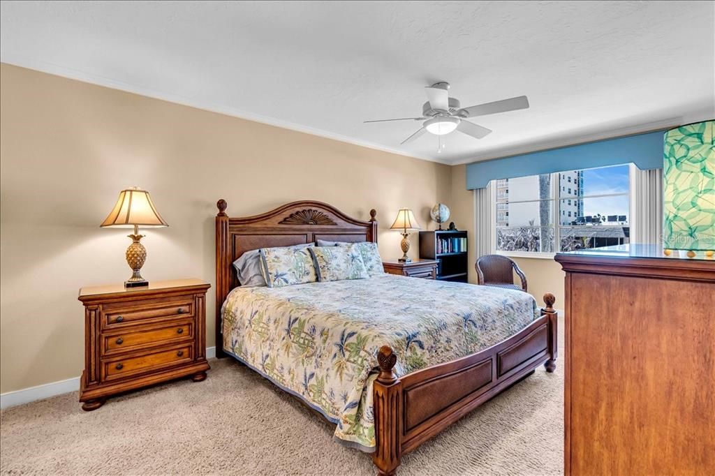 En Venta: $360,000 (2 camas, 2 baños, 927 Pies cuadrados)