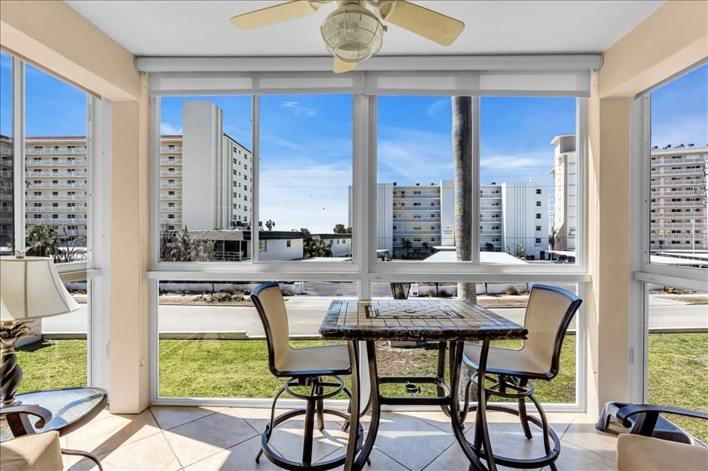 En Venta: $360,000 (2 camas, 2 baños, 927 Pies cuadrados)