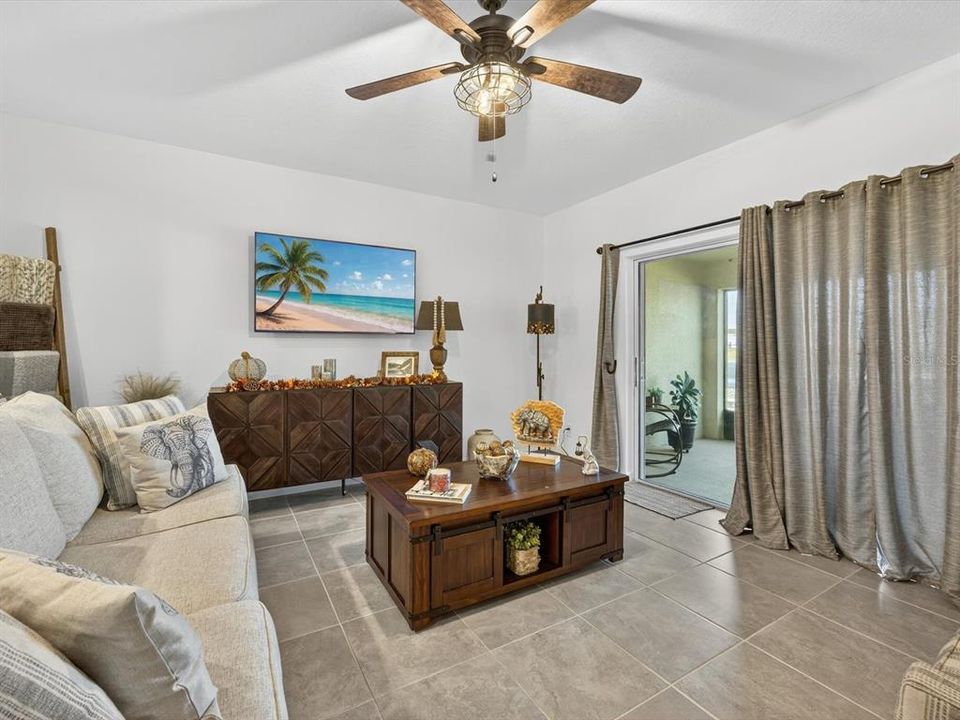 For Sale: $267,900 (3 beds, 2 baths, 1606 Square Feet)