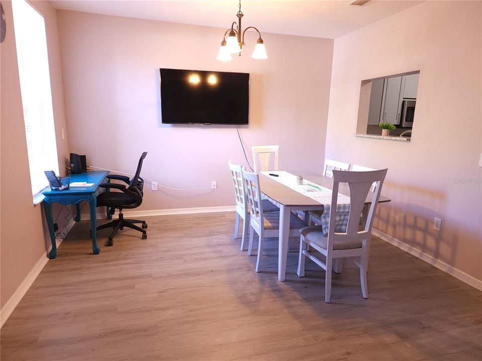 待售: $249,990 (3 贝兹, 2 浴室, 1306 平方英尺)