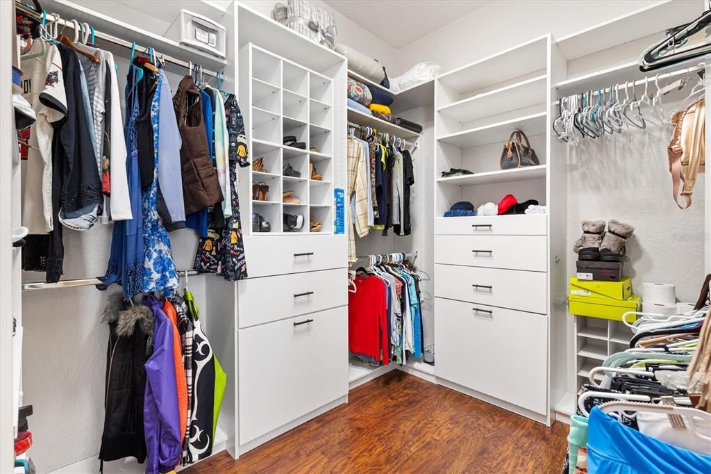 合同活跃: $649,000 (3 贝兹, 3 浴室, 2771 平方英尺)