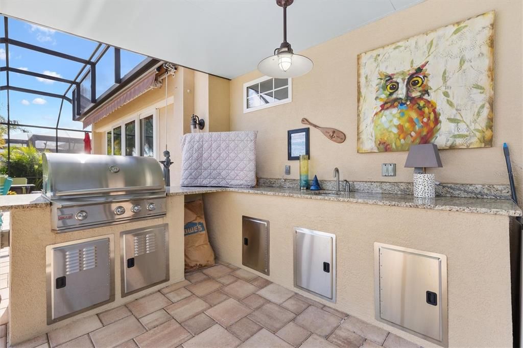 合同活跃: $649,000 (3 贝兹, 3 浴室, 2771 平方英尺)