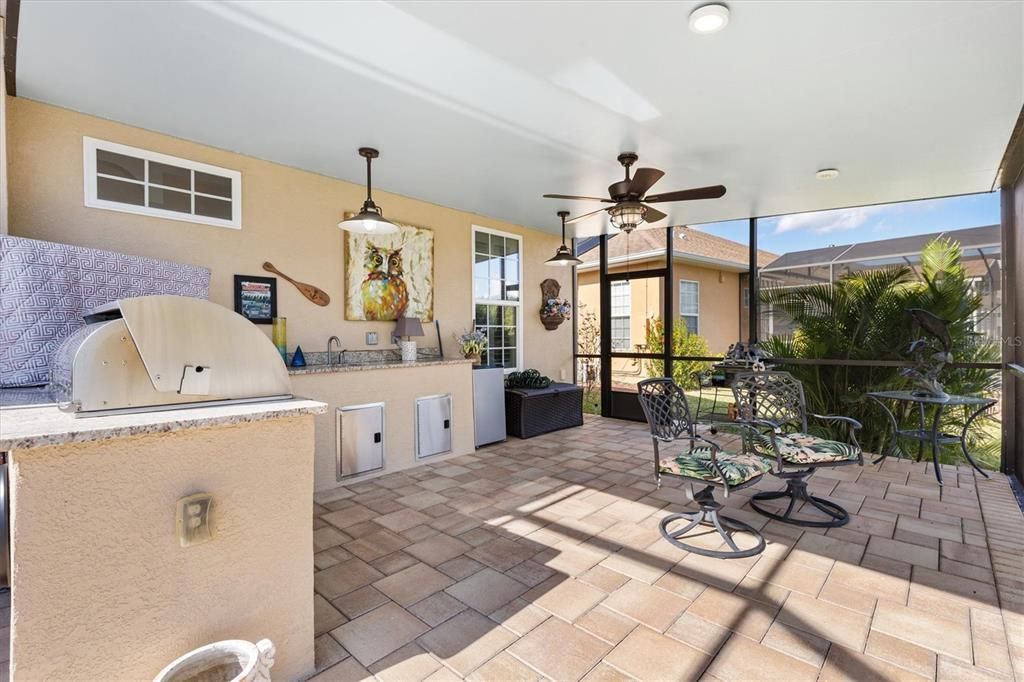 合同活跃: $649,000 (3 贝兹, 3 浴室, 2771 平方英尺)