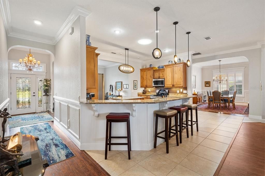 合同活跃: $649,000 (3 贝兹, 3 浴室, 2771 平方英尺)