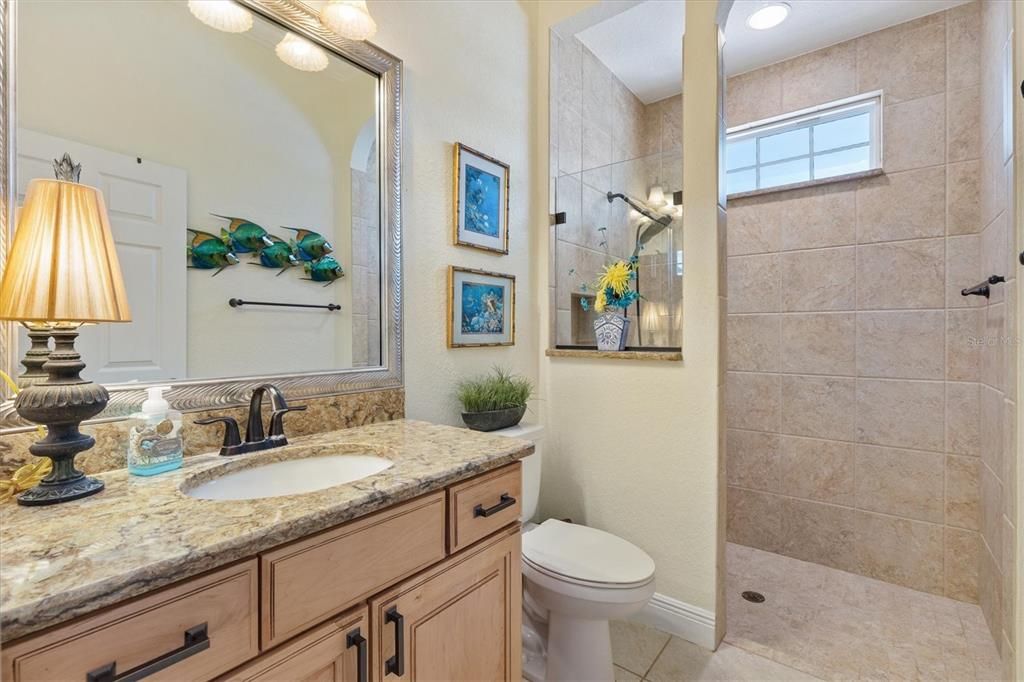 合同活跃: $649,000 (3 贝兹, 3 浴室, 2771 平方英尺)