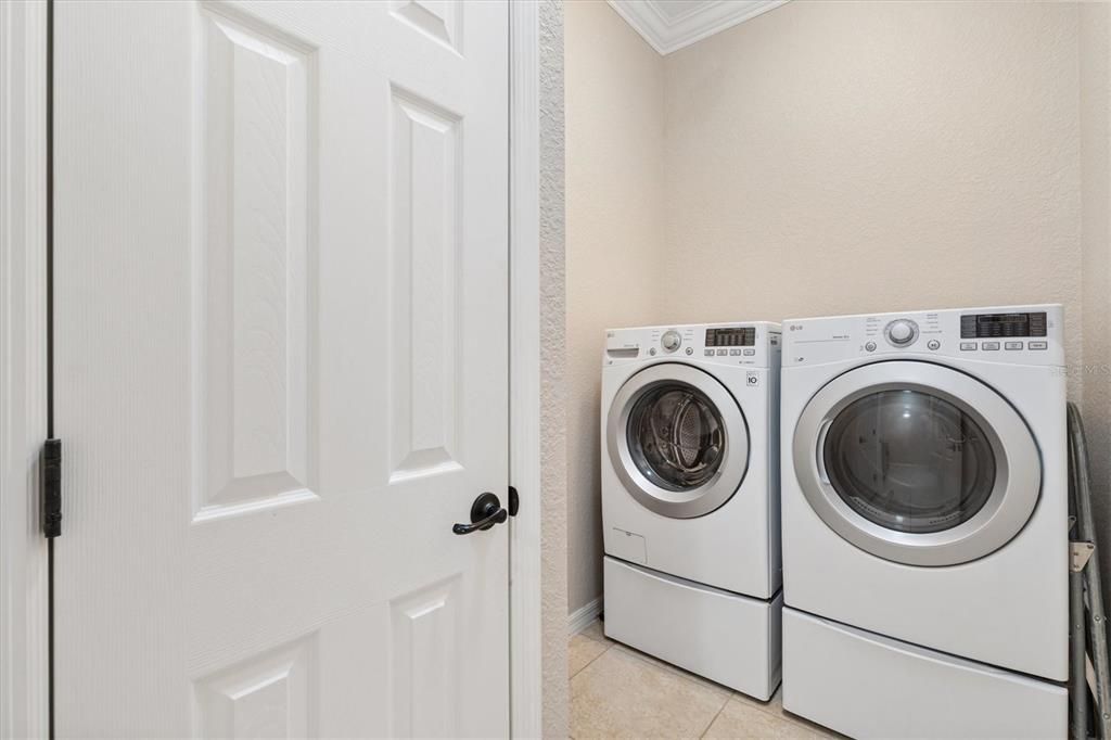 合同活跃: $649,000 (3 贝兹, 3 浴室, 2771 平方英尺)