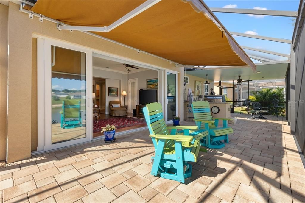 合同活跃: $649,000 (3 贝兹, 3 浴室, 2771 平方英尺)