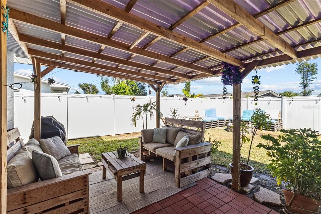 Activo con contrato: $340,000 (3 camas, 2 baños, 1399 Pies cuadrados)