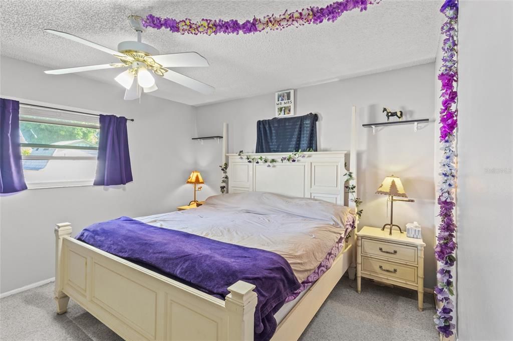 Activo con contrato: $340,000 (3 camas, 2 baños, 1399 Pies cuadrados)