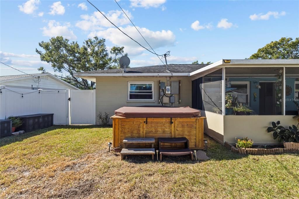 Activo con contrato: $340,000 (3 camas, 2 baños, 1399 Pies cuadrados)