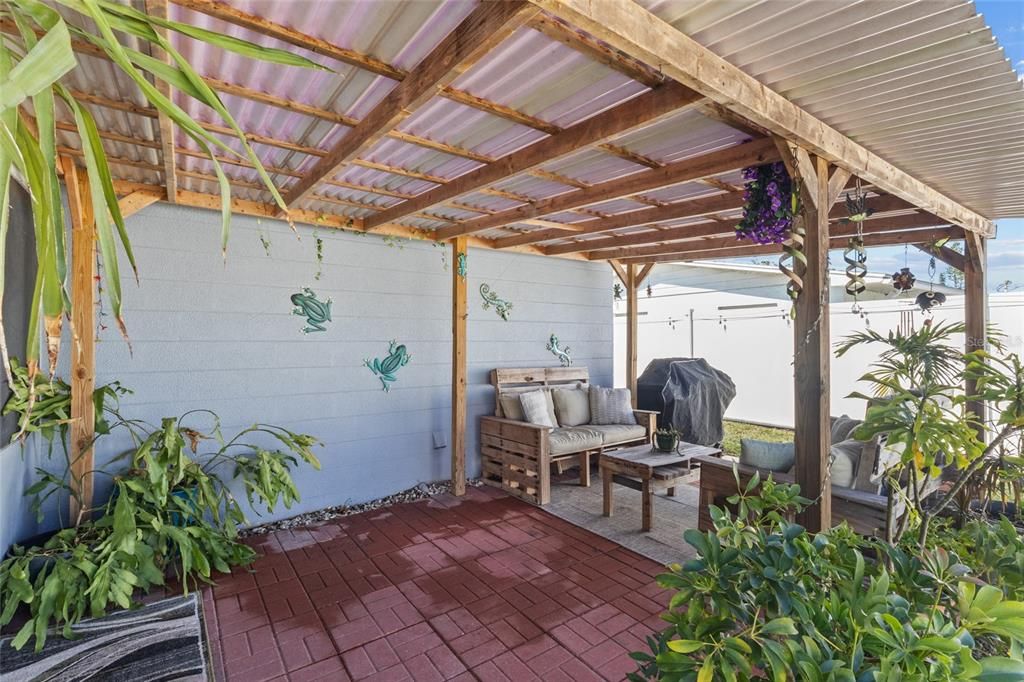 Activo con contrato: $340,000 (3 camas, 2 baños, 1399 Pies cuadrados)