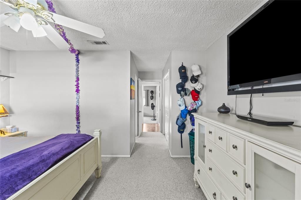 Activo con contrato: $340,000 (3 camas, 2 baños, 1399 Pies cuadrados)