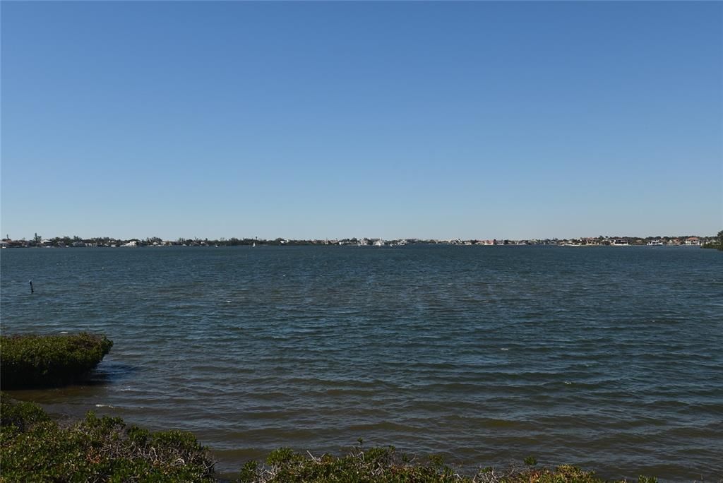 出租: $6,000 (3 贝兹, 2 浴室, 1902 平方英尺)