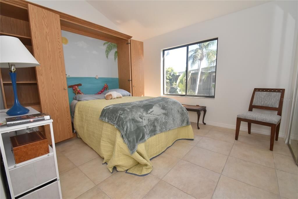 出租: $6,000 (3 贝兹, 2 浴室, 1902 平方英尺)