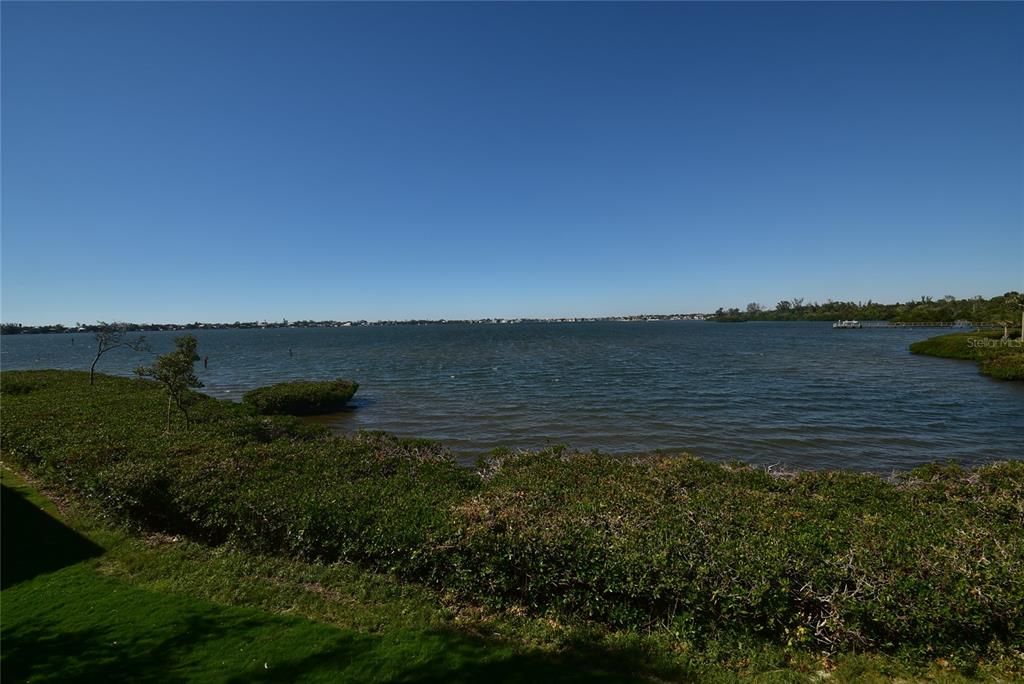 出租: $6,000 (3 贝兹, 2 浴室, 1902 平方英尺)