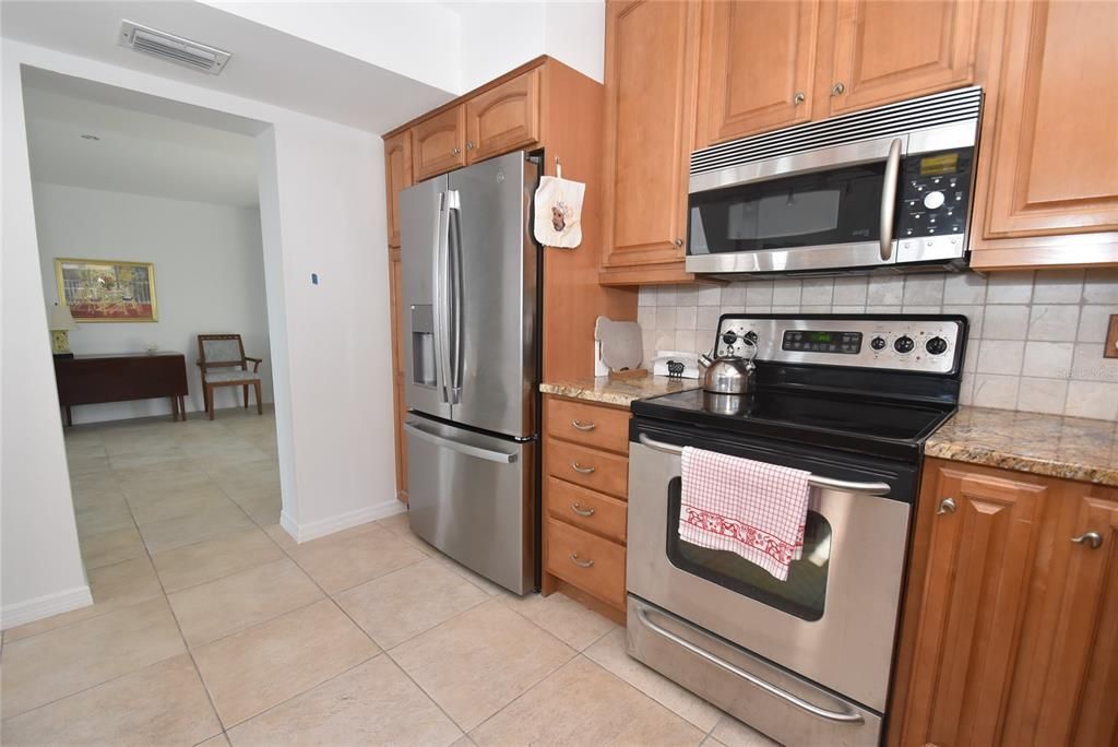 出租: $6,000 (3 贝兹, 2 浴室, 1902 平方英尺)