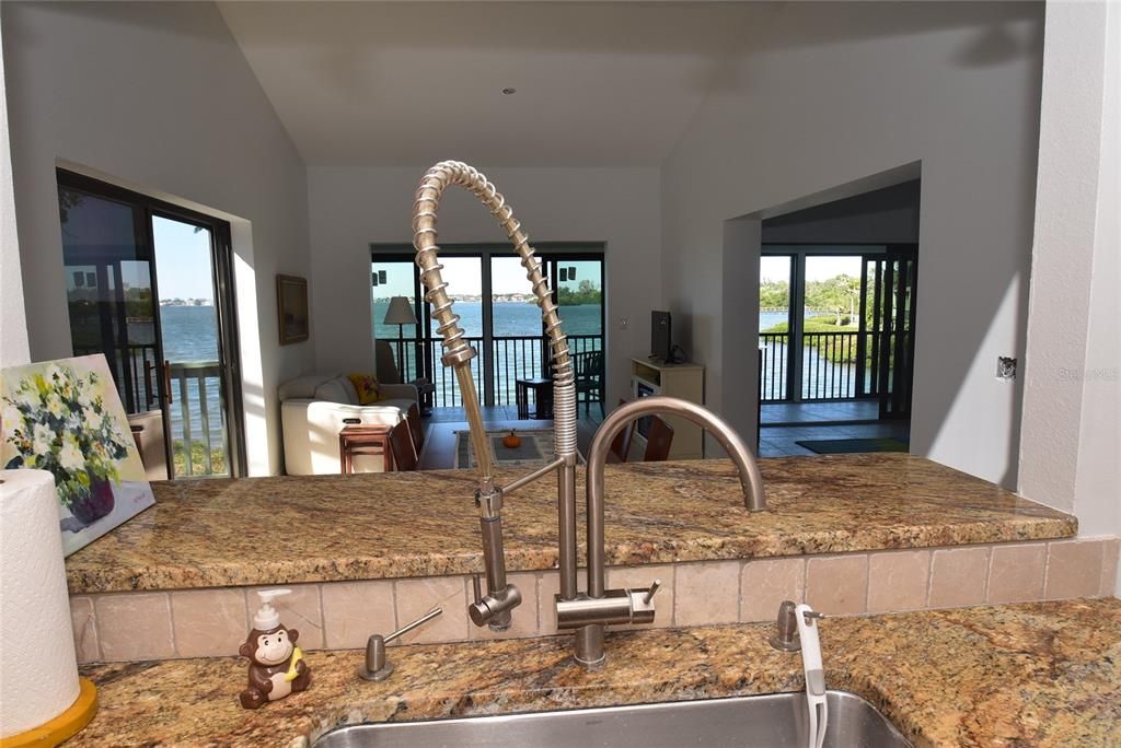 出租: $6,000 (3 贝兹, 2 浴室, 1902 平方英尺)