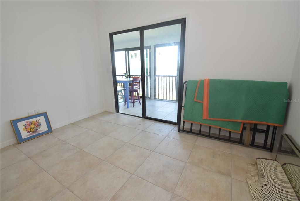 出租: $6,000 (3 贝兹, 2 浴室, 1902 平方英尺)