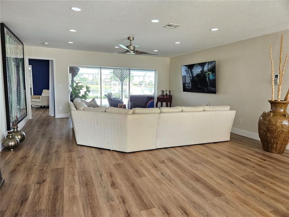 For Rent: $3,600 (3 beds, 3 baths, 1901 Square Feet)