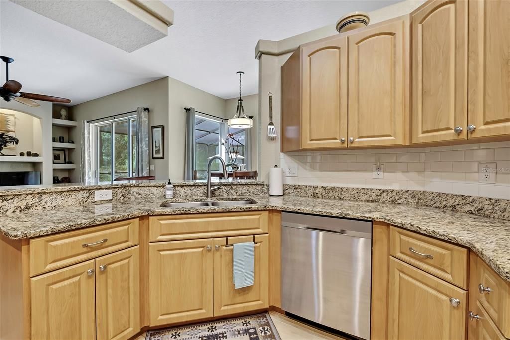 待售: $473,000 (3 贝兹, 2 浴室, 2002 平方英尺)