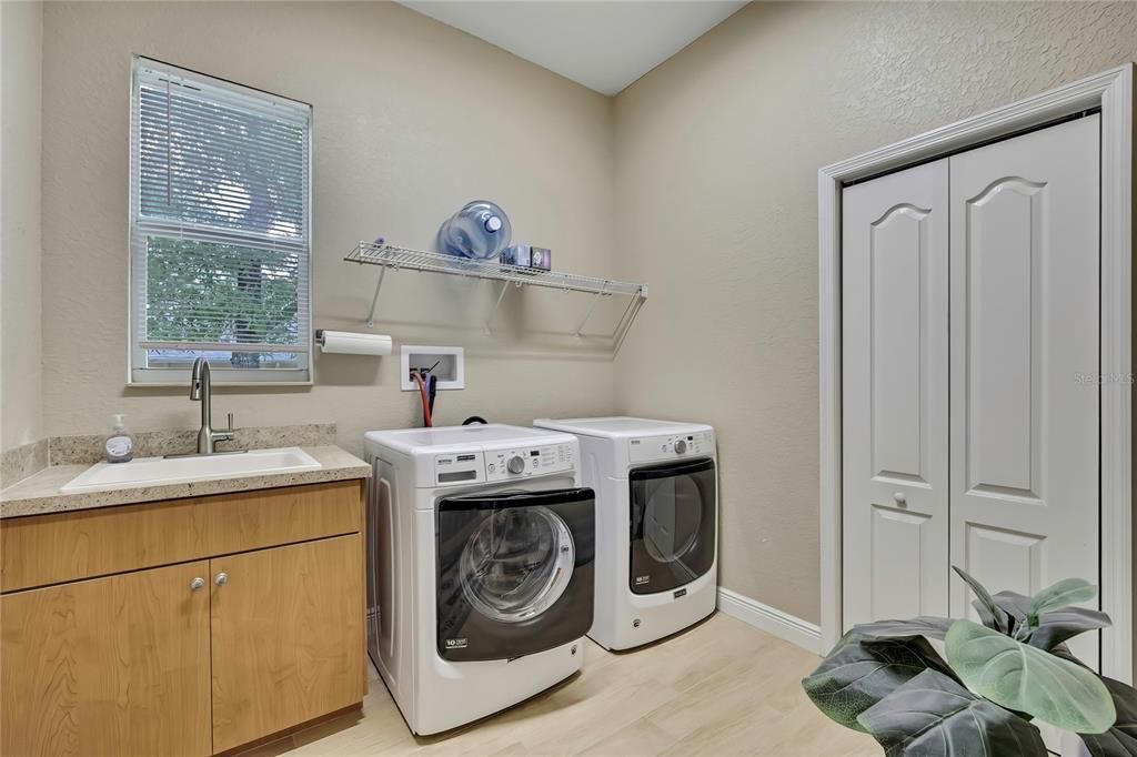 待售: $473,000 (3 贝兹, 2 浴室, 2002 平方英尺)