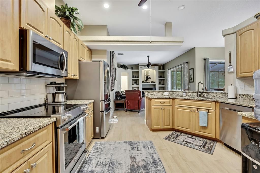 待售: $473,000 (3 贝兹, 2 浴室, 2002 平方英尺)