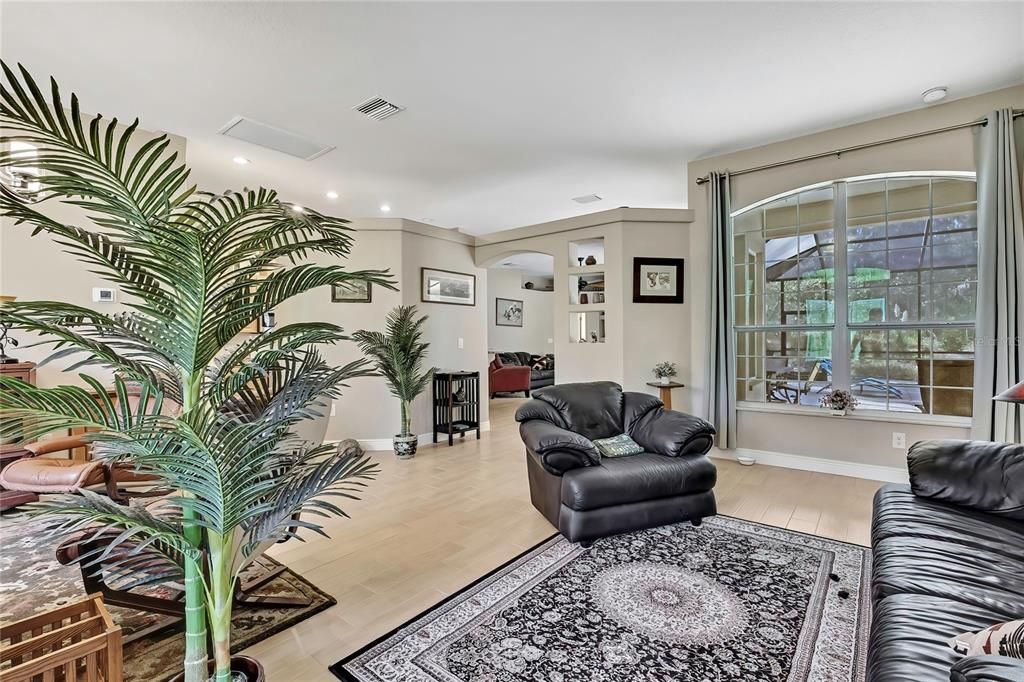 待售: $473,000 (3 贝兹, 2 浴室, 2002 平方英尺)