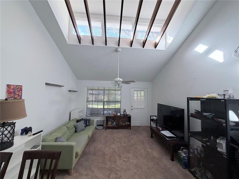 待售: $165,000 (2 贝兹, 2 浴室, 939 平方英尺)