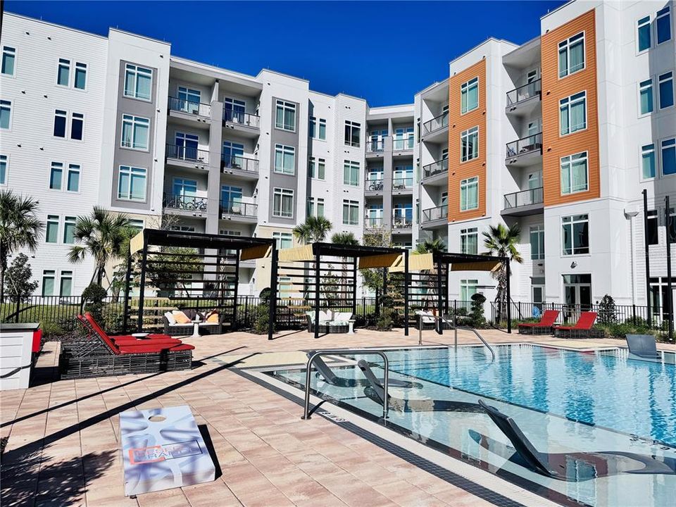 For Rent: $2,090 (2 beds, 2 baths, 978 Square Feet)