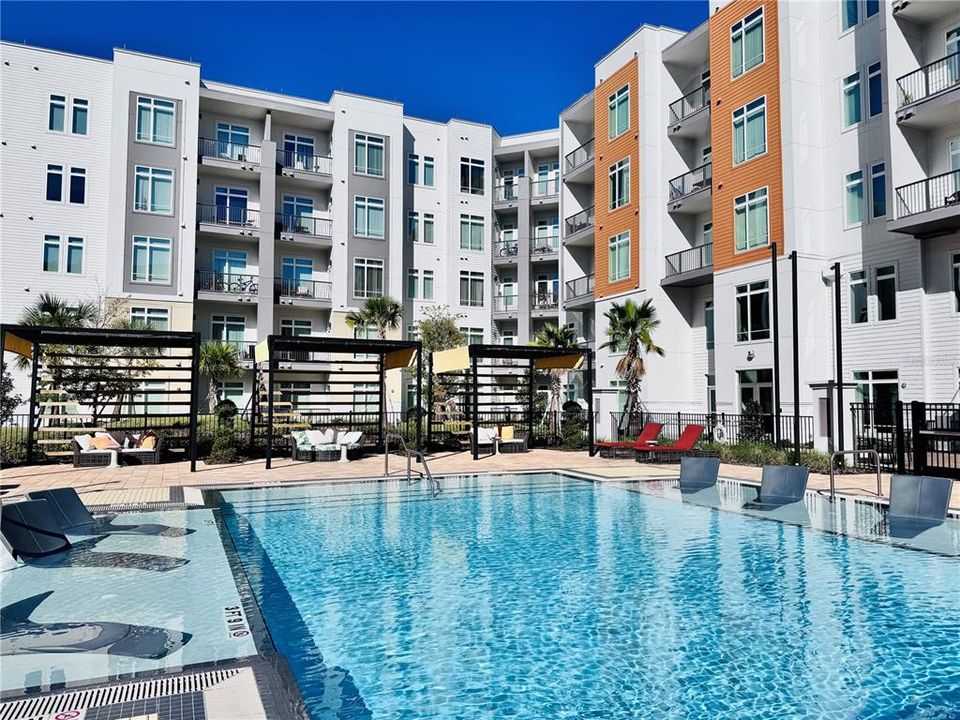 For Rent: $2,090 (2 beds, 2 baths, 978 Square Feet)