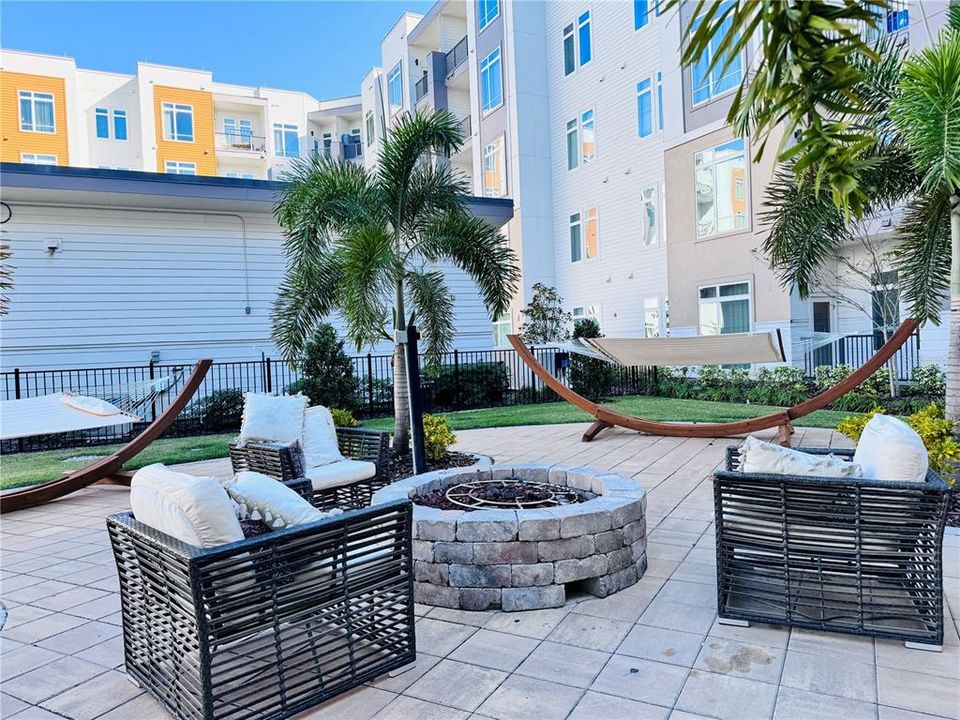 For Rent: $2,090 (2 beds, 2 baths, 978 Square Feet)