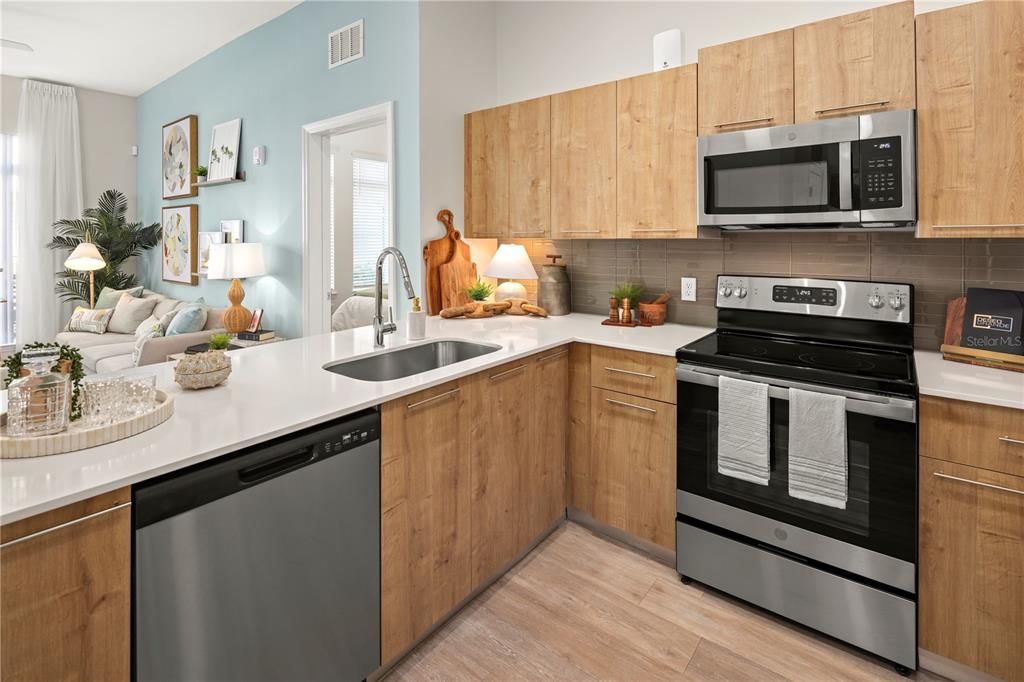 For Rent: $2,090 (2 beds, 2 baths, 978 Square Feet)