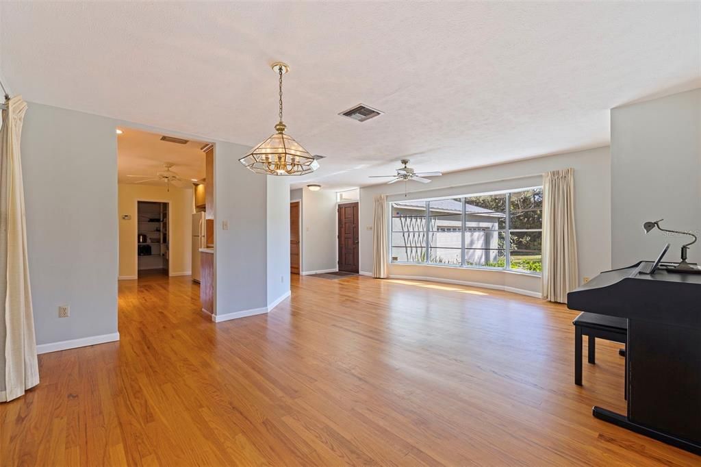 待售: $970,000 (5 贝兹, 2 浴室, 2544 平方英尺)