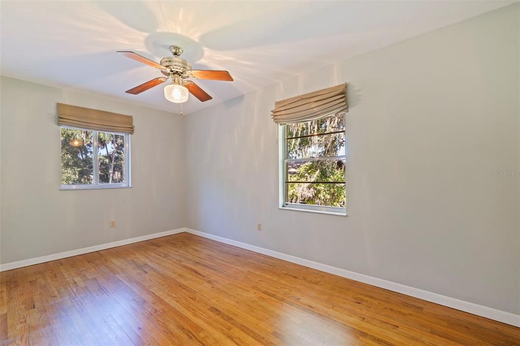 待售: $970,000 (5 贝兹, 2 浴室, 2544 平方英尺)