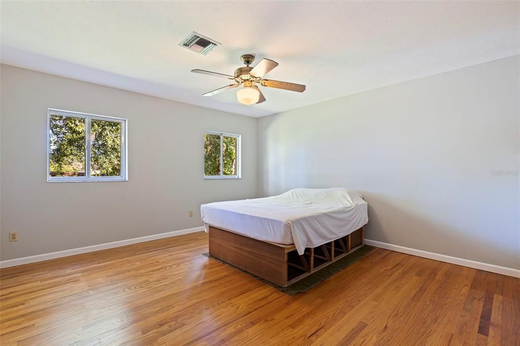 待售: $970,000 (5 贝兹, 2 浴室, 2544 平方英尺)