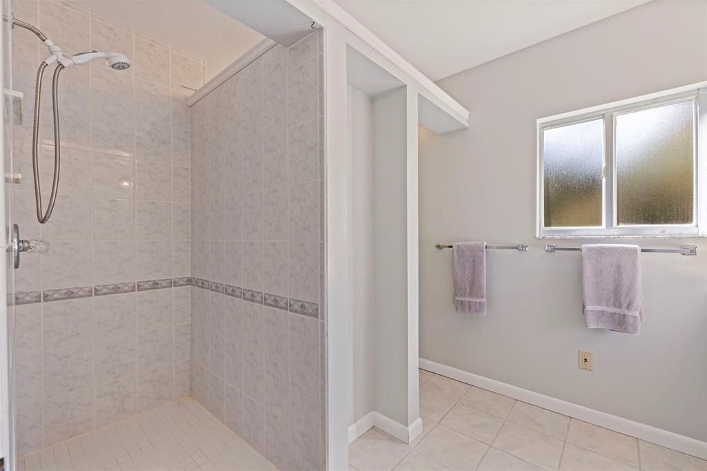 待售: $970,000 (5 贝兹, 2 浴室, 2544 平方英尺)