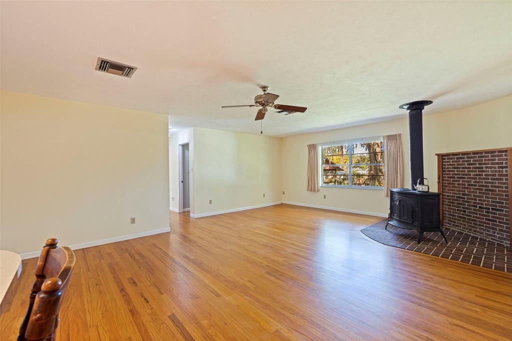 待售: $970,000 (5 贝兹, 2 浴室, 2544 平方英尺)