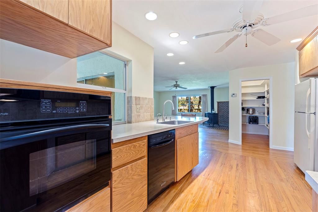 待售: $970,000 (5 贝兹, 2 浴室, 2544 平方英尺)