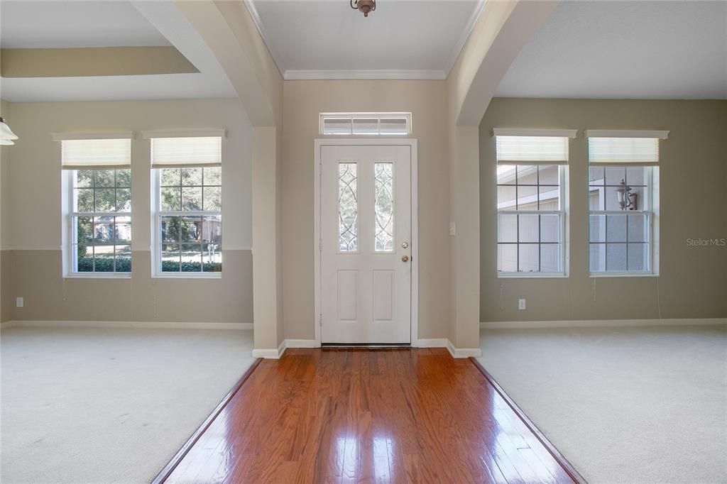 合同活跃: $359,000 (3 贝兹, 2 浴室, 2240 平方英尺)