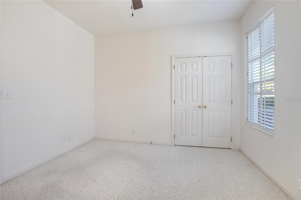 合同活跃: $359,000 (3 贝兹, 2 浴室, 2240 平方英尺)